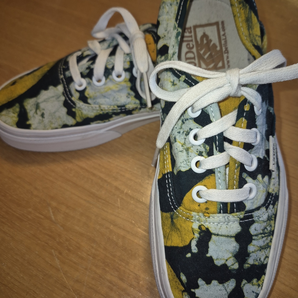 VANS Batik Print Authentic Lace-up Sneakers M5.5 W7 EUC